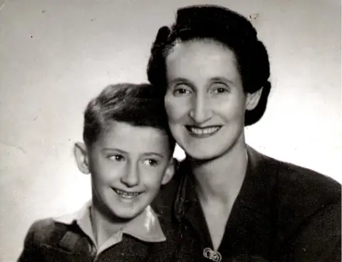 Centropa A family photo