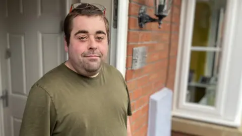 Lewis Smith | LDRS Daryl Llewellyn