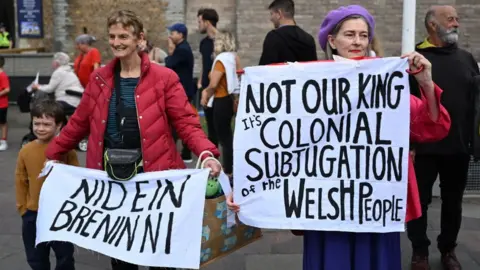 Getty Images Protest outside Cardiff castle at the time of the King Charles proclamation