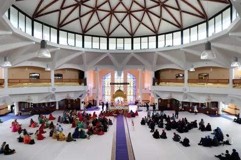 Getty Images A wedding in Sri Guru Singh Sabha Sikh temple in Southall, in 2017