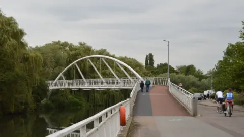 N Chadwick/Geograph Riverside Bridge in Cambridge