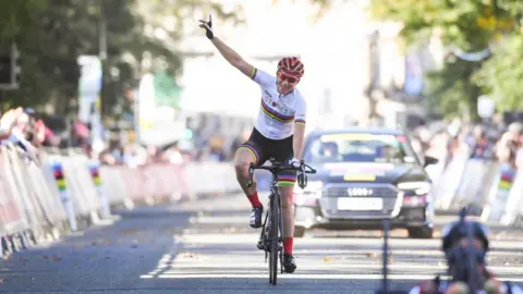 SWPix.com Dame Sarah Storey of Great Britain crosses the finish line in Harrogate