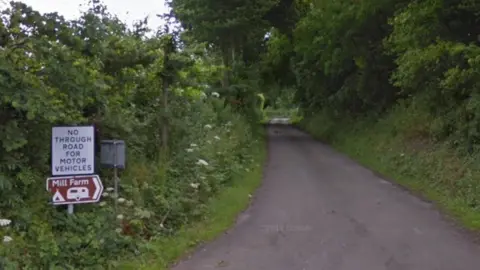 Google Access road to Mill Farm