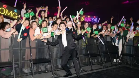 Getty Images Li Jiaqi and his fans at an event in Hangzhou