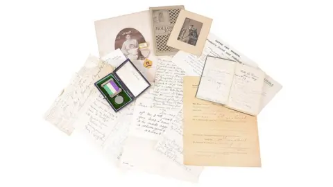 Catherine Southon Auctioneer & Valuer the lot of items