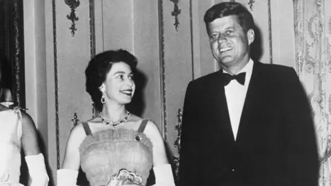 Getty Images The Queen alongside US President John F Kennedy