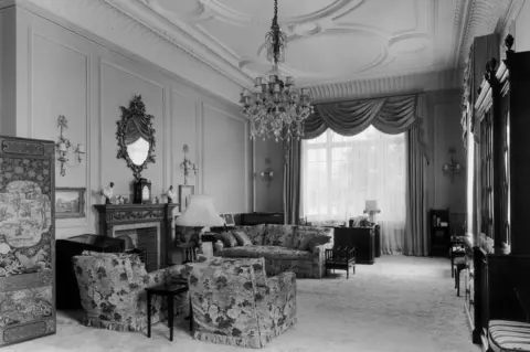 Getty Images Princess Elizabeth's sitting room on the first floor of Clarence House in London, 1949. The house was built in 1825-27 by John Nash for the Duke of Clarence, later King William IV. There are Chippendale and Sheraton pieces amongst the furniture and the ceiling is a Nash original.