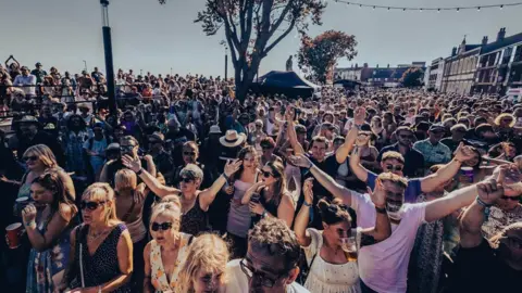 Jason Shipley Hundreds of people packed on Hull's Nelson Street