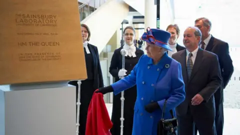 Nigel Luckhouse The Queen opening Sainsbury Lab, Cambridge University Botanic Garden