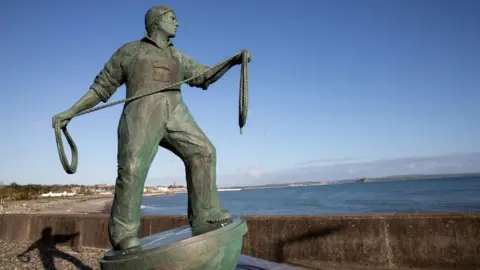 Bruce Hobbs/Art UK Newlyn Fisherman Memorial