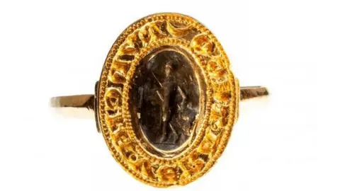 Hansons Auctioneers A gold seal ring