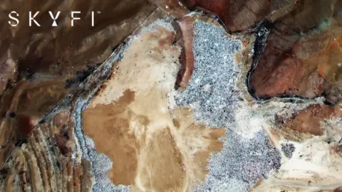 Skyfi The satellite image of clothing in Chile's Atacama Desert