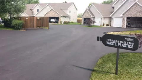 MacRebur Plastic roads