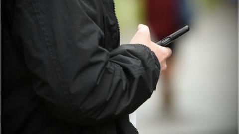 Mobile Phone Stolen Every Six Minutes In London, Says Met Police - BBC News