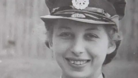 Evelyn Hillier Evelyn Hillier in RAF uniform
