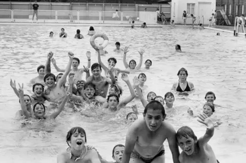 Hull Daily Mail Children and families splashing about in Hull Albert Avenue's outdoor pool in August 1984