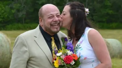 Maggy Thomas JP Nadeau beside his daughter on her wedding day