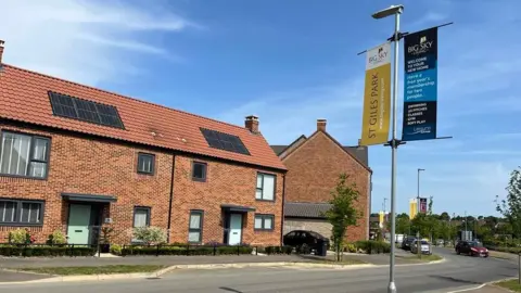 Nic Rigby/BBC New homes at Cringleford on the outskirts of Norwich