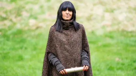 BBC/Studio Lambert Claudia Winkleman di Pengkhianat