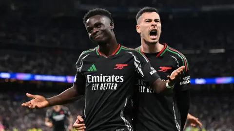 Bukayo Saka and Gabriel Martinelli celebrate