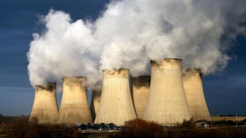 Ratcliffe-on-Soar Power Station's cooling towers