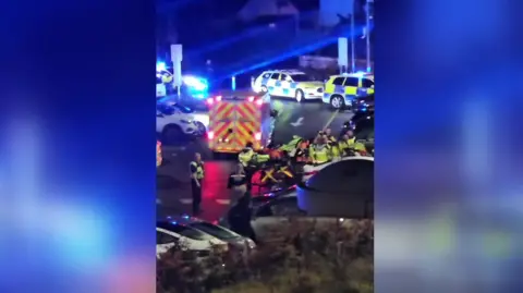 TikTok/@qonquest Police and ambulance at Huntingdon station 
