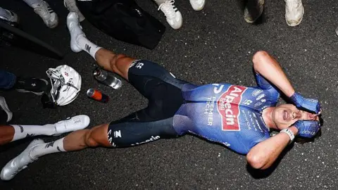 Jasper Philipsen celebrates winning stage 17 of the Tour de France
