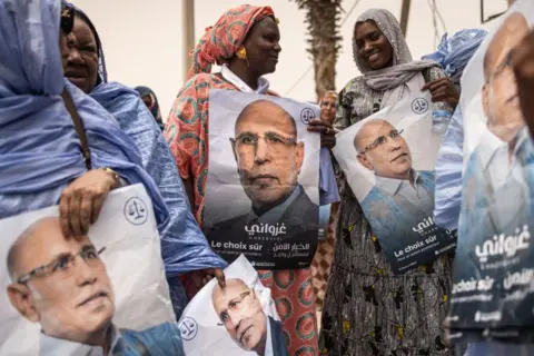  JOHN WESSELS/AFP Supporters of the President of Mauritania and leader of the Union for the Republic, Mohamed Ould Cheikh El Ghazouani celebrate in Nouakchott on July 01, 2024. Mauritania's incumbent President Mohamed Ould Cheikh El Ghazouani has comfortably won re-election, receiving 56.12 percent of votes in the first round of the presidential poll, the Independent National Electoral Commission (CENI) said Monday. (Photo by JOHN WESSELS / AFP) (Photo by JOHN WESSELS/AFP via Getty Images)