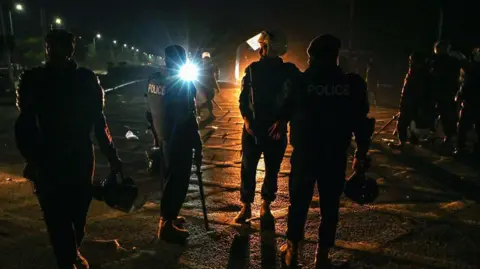 Getty Images Police stand guard in the Red Zone area after security forces launched a night operation against supporters of the imprisoned Pakistan Tehreek-e-Insaf (PTI) party during a protest for Imran Khan's release, near Islamabad. on November 27, 2024.