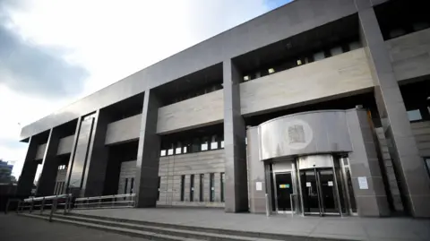Entrance to Glasgow Sheriff Court