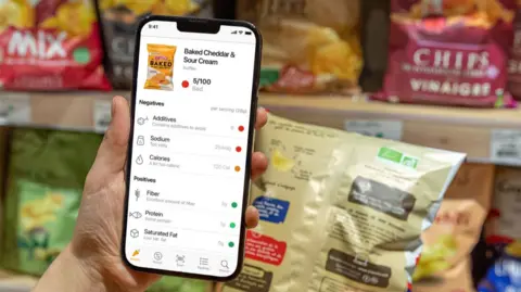 Yuka Someone scans a bag of crisps using the Yuka app