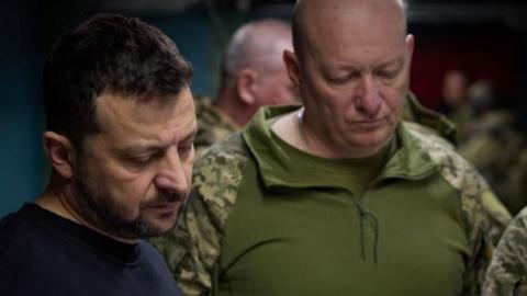 President Zelensky and Lt Gen Yuriy Sodol stand next to each other looking down at a plan.