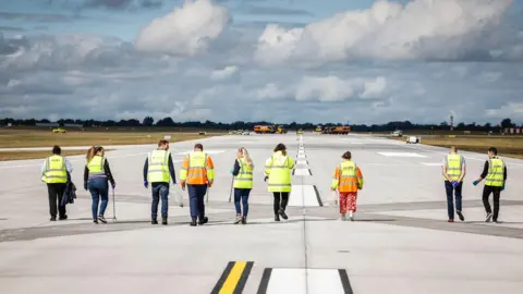 Dublin Airport Authority Final preparations on the new runway