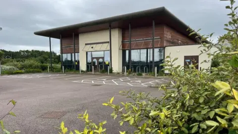 Andrew Turner/BBC The former Frankie & Benny's restaurant could be transformed into a drive-through and EV charging station