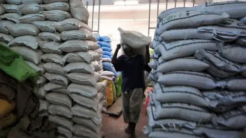 A Pakistani labourer carries a sack of rice at a warehouse in Karachi on April 18, 2008. Pakistan may export 15 percent less rice this year after an ongoing power crisis affected milling, a senior official in the world's fifth biggest rice exporting nation.