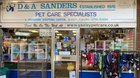 Shannon Sanders  pet shop