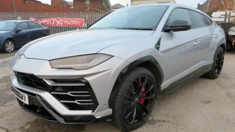 Metropolitan Police Lamborghini Urus