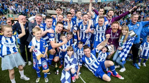 Coleraine celebrate winning the Irish Cup in 2018
