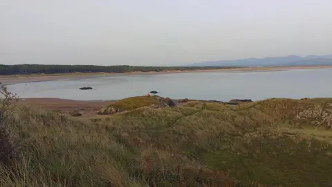 Oscar Taylor / Geograph A secluded cove along the coastline at Llanddwyn beaches.