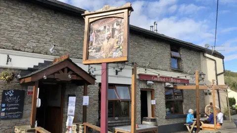 BBC The Gwaelod-y-Garth Inn