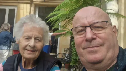 Family handout Joyce and Andy Wright