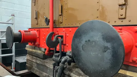 Phil Bodmer/BBC Black metal buffers on train body