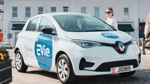 Max Burnett/EVie Car