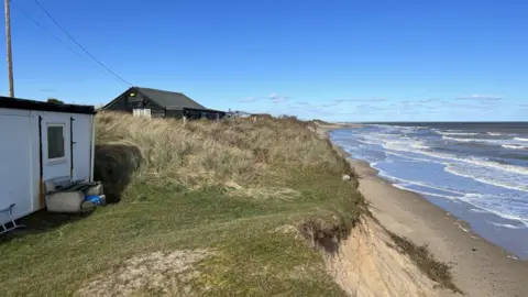 Martin Barber/BBC costal erosion on the Hemsby Beach cliffs
