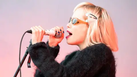 Theo Wargo Alice Glass