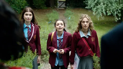 BBC/9 Story Nina (CAITLIN HAMILTON), Addie (LOLA BLUE), Keedie (GEORGIA DE GIDLOW)