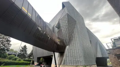 Scott Duffin/Adam Wood "Elephant building"