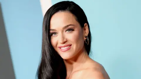 Katy Perry está bajo investigación medioambiental en España por el vídeo de Lifetimes