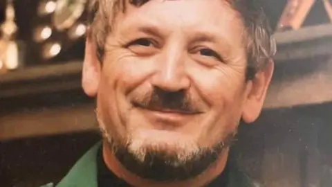 Family Bob Lee in his uniform