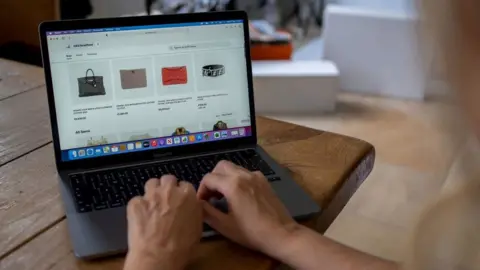 UnSplash person browsing eBay online